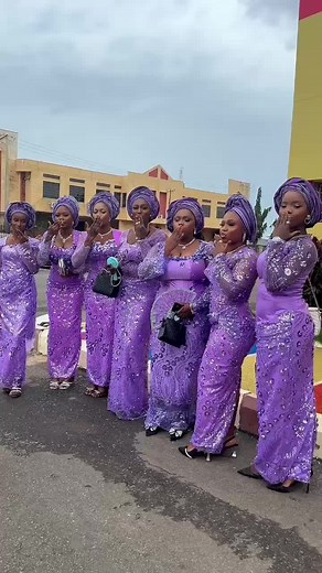 Stylish Aso-Ebi Handfans for Elegant Ladies