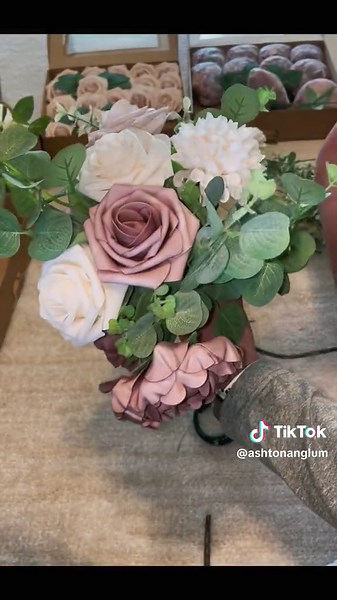 Making my bridesmaids bouquets 💐 #weddingtiktok #wedding #diy #weddingdiy #foryoupage #fypシ #lingsmomentflowers #diyguru #bouquettutorial #bridaltiktok #flowerarrangement