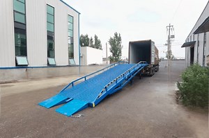 [Hot Item] Heavy-Duty Hydraulic Loading Ramp for Efficient Cargo Transport
