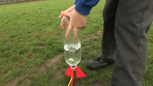Science / Design & Technology KS2: Experimenting propulsion with water rockets