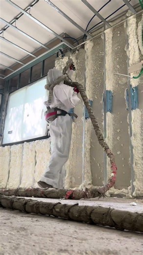 Baisse de 20% sur sa facture. Isolation par projection sans jointure. #dpe #énergétique #isolation