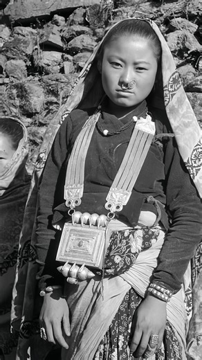 ᤕᤠᤰᤌᤢᤱ ᤗᤡᤶᤒᤢ ᥈᥆᥈᥊ on Instagram: "Old Limbu song 🎵 Limbu Song - Ke ningwa tukpi | ᤁᤧᤏᤡᤱᤘᤠ᤹ ᤋᤢᤰᤐᤡ ᥅ ➤ Singer – Biwash Nembang Limbu & Kamala Kandangwa ➤ Lyrics – Biwash Nembang Limbu ➤ Music – Biwash Nembang Limbu ➤ Artists – Aasis/Sahara/Yaseli/Kamala #limbusong #yakthungsam #oldsong #limbulanguage"