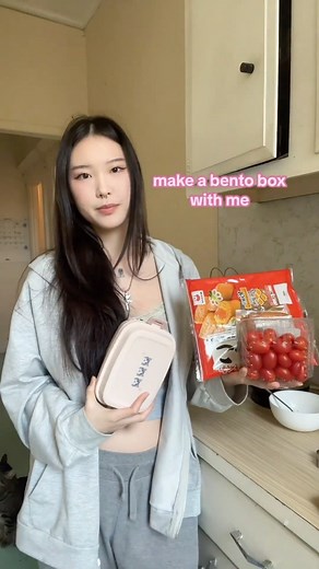 coco on Instagram: "it was ate and devoured shorly after… and so was i 🤠😆💓 - - - - #bentobox #bentoideas #bentoboxlunch #lunchdate #dateideas #simp"