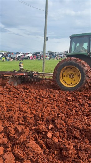 Track prep videos are awesome! John Deere putting in the work #johndeere #farming #plowing #horsepower Angry Duck Graphics Carter's Pulling Pics | Carter's Pulling Pics
