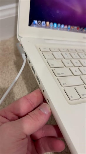 Late 2009 MacBook Ports