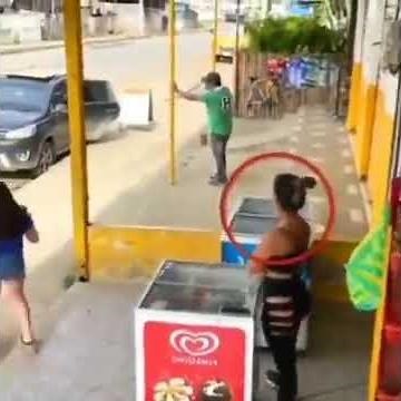 A woman saves a girl from kidnapping 😲