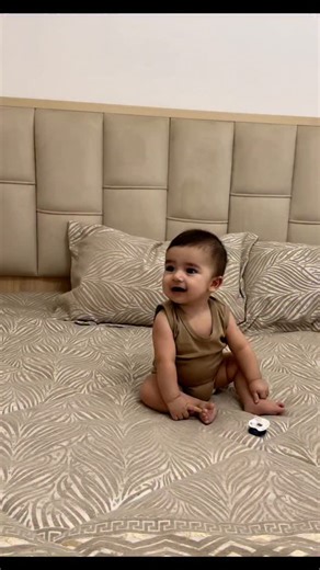 noyan | ‎ببینید دارم نشستن یاد میگیرم 😃😃😃 #نینی #نویان #پسرمامان #کوچولوی_من #جذاب #لبخند #اکسپلور #نشستن‎ | Instagram