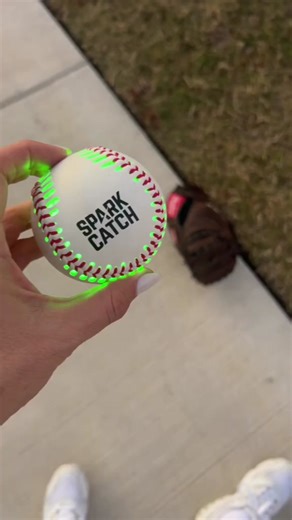 Perfect for both day and night play, this glow-up baseball lets kids, family⚾and friends enjoy exciting indoor and outdoor baseball games anytime. | Originalment