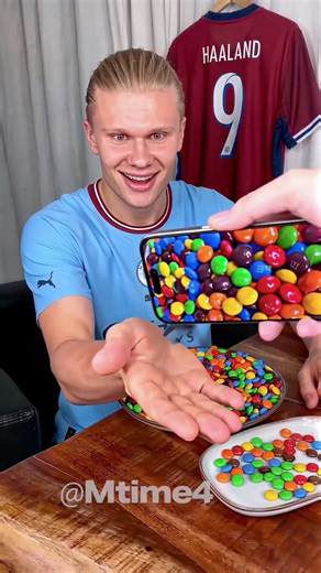 Friends Really Do Be Like 📱😁 #viral #shorts #haaland