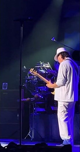 Carlos Santana performs “Black Magic Woman” live Pine Knob before collapse HD