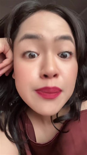 Maapin Kedeketan sebagai Pramugari Emirates