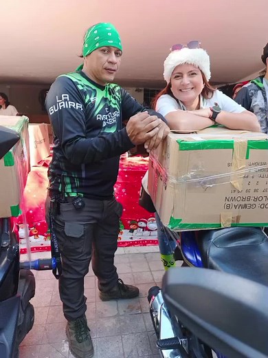 Por segundo año cumpliendo con esta hermosa labor navideña que se llama santa en las calles. Aventura Biker RC llevando Alegría a los sectores de #caracas #laguaira #venezuela #moteros