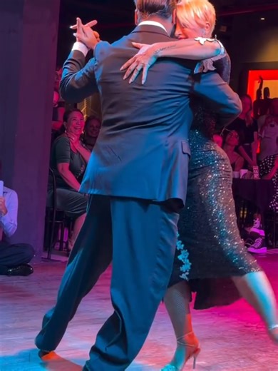 Spectacular Tango Show with Alejandra Mantinan & Leandro Gómez