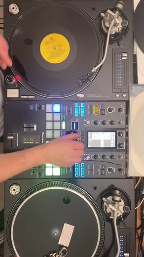 Its #scratchsunday and we just couldn't resist reposting this djprime_cuts routine! 7 minutes of Funk meets Jay Z! #DJ #DJculture #turntablist #scratchdjs | On The Rise DJ Academy | Facebook