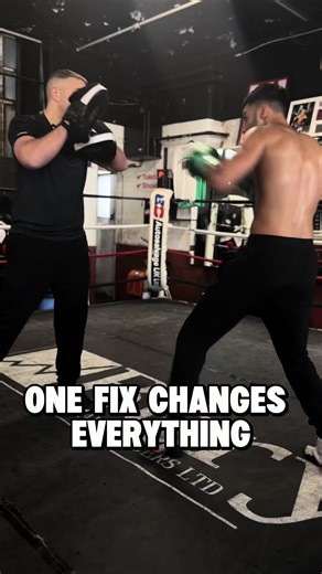 Here I’m working with one of my professional fighters, breaking things down in real time. Pad work is where bad habits get stopped before they stick. Small details — foot position, balance, timing — can drift without you even realising. Little adjustments on the pads here and there make a massive difference over time. That’s how you stay sharp, efficient, and consistent. #boxing #coach #boxingtips #padwork #smallimprovements