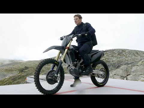 トム・クルーズ、映画史上最も危険なスタントに挑戦！『ミッション：インポッシブル／デッドレコニング PART ONE』約9分に及ぶ特別メイキング映像