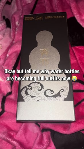 Stylish Water Bottles: Functional Accessories for Everyday