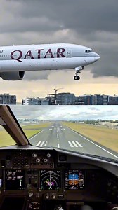 Qatar Airways 777-300ER landing Pilot's POV. #reelsfacebook #planespotting #planespotters #b777300er #boeing #qatarairways | Laanceeey