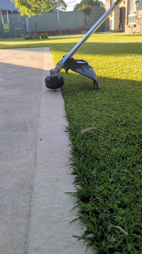 lawn edging made easy! #lawnlife #lawn #lawncare #lawnedge #lawnedges #lawntok #lawntiktok #lawns