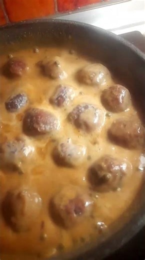 Hackbällchen in Pfeffersauce