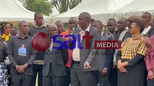 Pastor Bugingo akabye amaziga nga anyonyola engeri gyebakubamu Richard amasasi ne engeri ye gyeyawonawo . "Baakuba Richard amasasi mukama n'angamba kutamansi bwebamala kuba amasasi mukama n'angamba vuga emotoka n'envuga emotoka nga nkutamye wansi ." - Pastor Bugingo. 📹 Salt TV | Justice TV