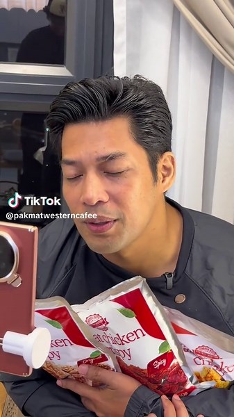 Kehidupan Ayam Crispy McChicken di Pak Mat Western