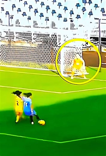 Funny moments in women's football.#football #soccer #funnyfootballmoments #funny #fyp