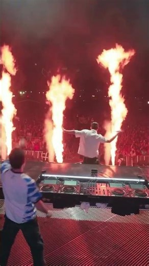 🥵🎵 It's Not the Heat, It's the Humidity! | Two Friends Live