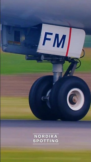 Close-Up TUI fly NL 787-8 Dreamliner (PH-TFM) Landing at Amsterdam Polderbaan | Plane Spotting AMS
