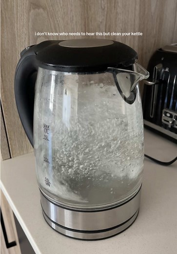 Easy Kettle Cleaning Tips with Lemon and Vinegar