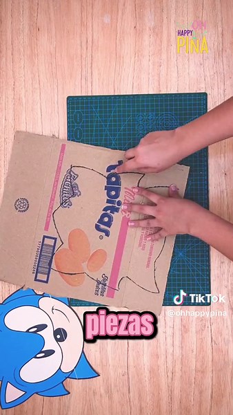 ⚠️👇 1/2 Para ver el tutorial completa da clock al link del perfil Piñata Sonic Parte I ESTRUCTURA Este modelo es sumamente sencillo de hacer y te lo explico de forma detalla en mi canal desde la estructura hasta el decorado final 🙌 MATERIALES usados en la estructura 👇 • Cartón • Papel reciclado • Engrudo • Silicon • Cuerda o Rafia #piñatapersonalizada #piñatas #piñatassonic #piñatasartesanales #candybar #artesanal #artesaniafacil #manualidadfácil #diy #cursogratis #tutorials #tutorialfacil #p