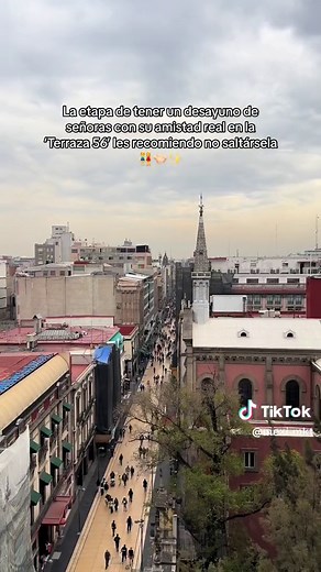 Una date con tu amistad real siempre es un buen plan 🤝🏻👭y qué mejor si tienes una vista así de increíble hacia la CDMX 🤩🙌🏻 Como dato curioso este lugar fue remodelado recientemente y no solo se trata de una cafetería como anteriormente lo era, actualmente @Terraza 56 es un restaurante donde puedes encontrar desde desayunos, gran diversidad de platillos, coctelería y postres; además, el espacio ahora es mucho más amplio y puedes disfrutar de una vista súper panorámica ✨ #restaurante #cdmx #