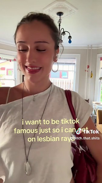 Want to Get on Lesbian Raya? How to Join Raya for WLW Dating
