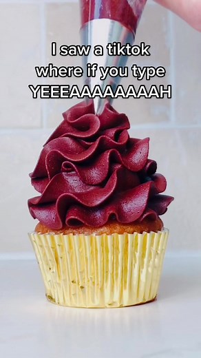Text to speech lady’s gone mad 🤣🤪 #cupcake #caketok #yeah #texttospeech