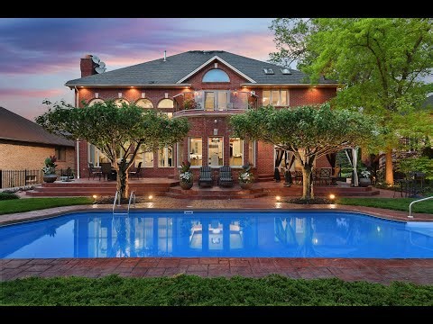 141 Clubview Dr Amherstburg ON Real Estate Cinematic walk through video