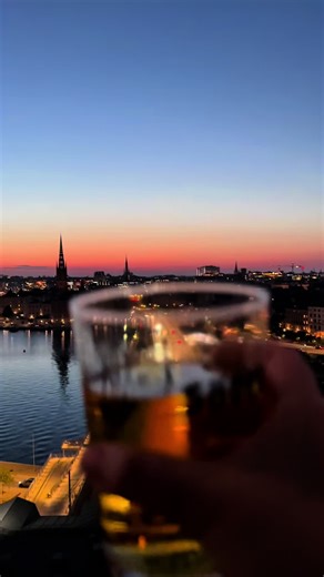 Freyja Söder❤️ This open-air bar in Stockholm has such a beautiful view; it's perfect for a summer date with friends. #stockholm #bar #freyjasöder