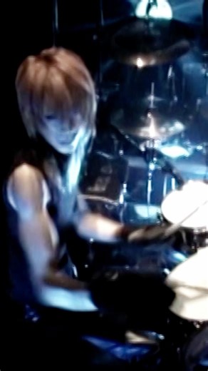 degobscure on Instagram: "⭒ Dir en grey, dead tree (2005.03.16, TOUR05 It withers and withers) #direngrey kyo kaoru die toshiya shinya"