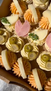 En mi clase puedes aprender mas de 10 combinaciones deliciosas porque los canapés perfectos si existen; desde los mas simples hasta las versiones mas exóticas; solo es cuestión de inscribirte hoy ; coordina tu clase privada conmigo, mis técnicas y trucos que nunca fallan y te acompañaran en cada una de tus celebraciones ; mas de 450 alumnas me respaldan. Únete a mi comunidad clasesdecocina.cl Clase privada desde 4 horas $97.000 mil pesos o 100 Dólares a través de paypal. #canapes #chef #temuco #