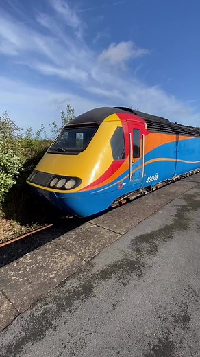 21 reactions | Waiting in the sunshine for his partner. #class43 #43048 125 Group #HST #uktrainspotting #trains #diesellocomotive #britishrailways #railway #railways #locomotive | Adrian Watson | Facebook