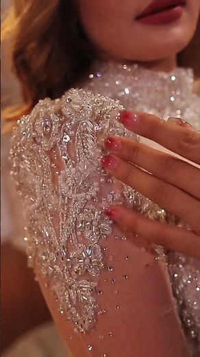 Beautiful wedding dress bling bling crystal neckline