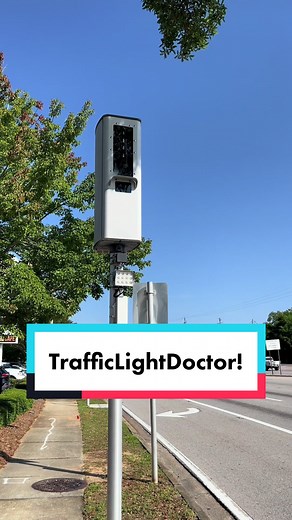 How do you feel about red light ticket cameras?? Check out @Tooturnttony to see his video!! #trafficlightdoctor #usa #redlight #trafficlight #tooturnttony #safety #educational