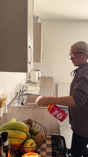 111K views · 3.2K reactions | cleaning with no trending audio 識狀﫧 it’s the same video as last weeks I’m afraid as I am still majorly lacking energy & motivation  #cleaning #cleaningtok #cleantok #cleaningtiktok #cleanwithme #cleaningmotivation #asmrtiktoks #mumsoftiktokuk | Clean with kayleigh | Facebook