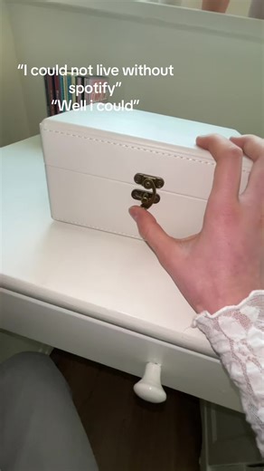 Exploring My CD Player Experience from the 2000s