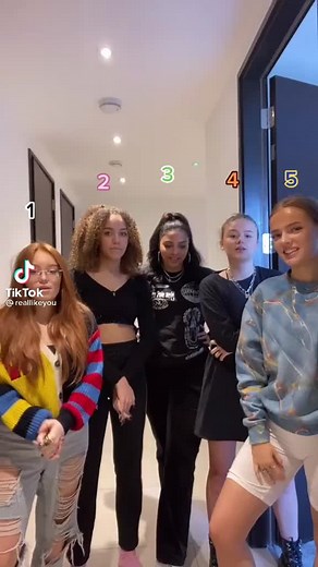 Who do you think is singing? 🤔 Comment below! 🎶 @reallikeyou #singing #singers #guesswho #cover #vocals #myboo #rnbvibes #fyp #covers #foryoupage