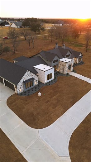 ✨ 204 Dan Russell Bend ✨ I just might’ve found the one… 😌🏡 This home checks every box — modern finishes, open living, and the craftsmanship you expect in Weatherford, TX. If you’ve been waiting for a sign, this is it. DM for details or to schedule a private showing. 204 Dan Russell Bend Weatherford, Tx 76087 4 🛏️ 4🛁 $1,524,900 #luxuryhomes #fortworth #dfwrealestate #weatherfordtx #newhomeforsale | Ashlyn Homes