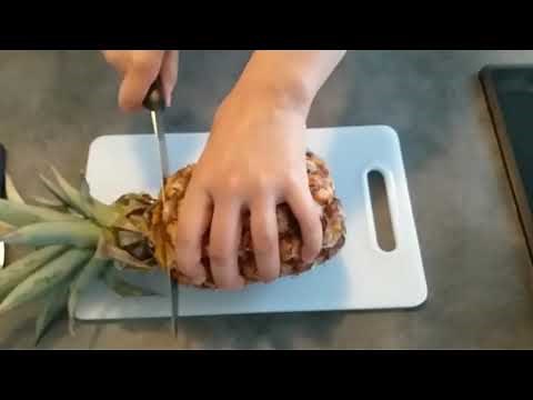 كيف اقطع فاكهة الاناناس 🍍🍍 بسرعة comment couper un ananas