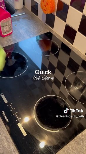 Quick and Easy Ceramic Hob Cleaning Tutorial