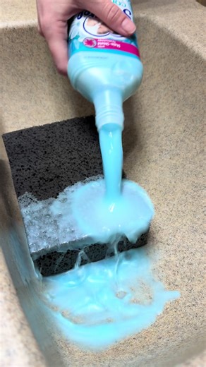 Exploring ASMR with Sponge Squeezing