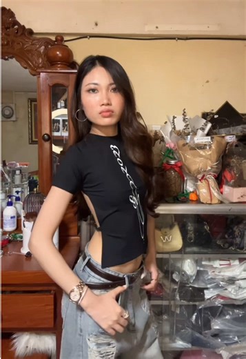 Backless top x Baggy Jeans=best streetwear outfit🤟🏻❤️‍🔥#trendyboutique #newcollection #baddievibe #streetwearoutfit #ootd