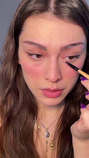 🍒Ürün deniyoruz @NYX Professional Makeup lady in silver allik paleti buttermelt highlighter Fat oil stick -12 @Maybelline NY Lash sensational body mascara Mecbur reklam
